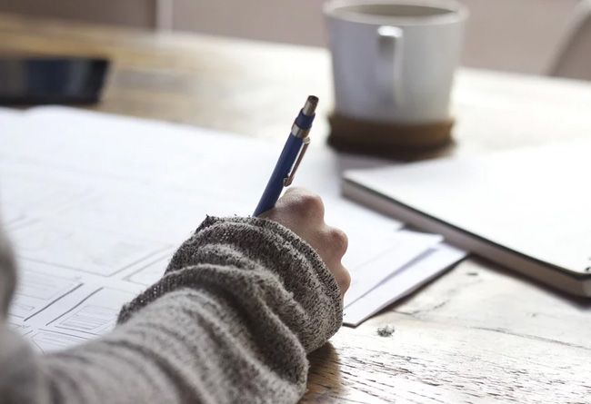 健全員工終身教育制度，鼓勵(lì)員工不斷深造